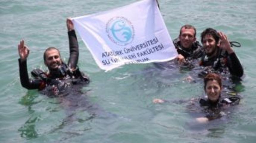 Rize Belediye Başkanı Halil Bakırcı &Ouml;nce Y&uuml;zd&uuml; Sonra T&uuml;pl&uuml; Dalış Yaptı
