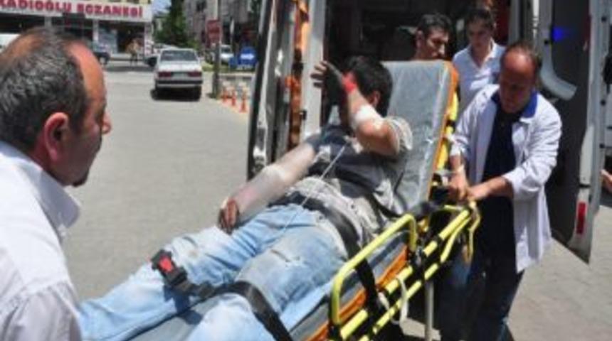 Makineye Kolunu Kaptıran Mobilyacıyı İtfaiye Kurtardı