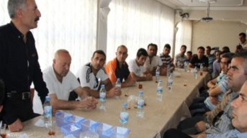 Hakkari&rsquo;de Halı Saha Futbol Turnuvası D&uuml;zenleniyor