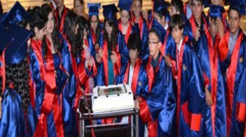 &Ouml;ğrencilerin Mezuniyet Coşkusu