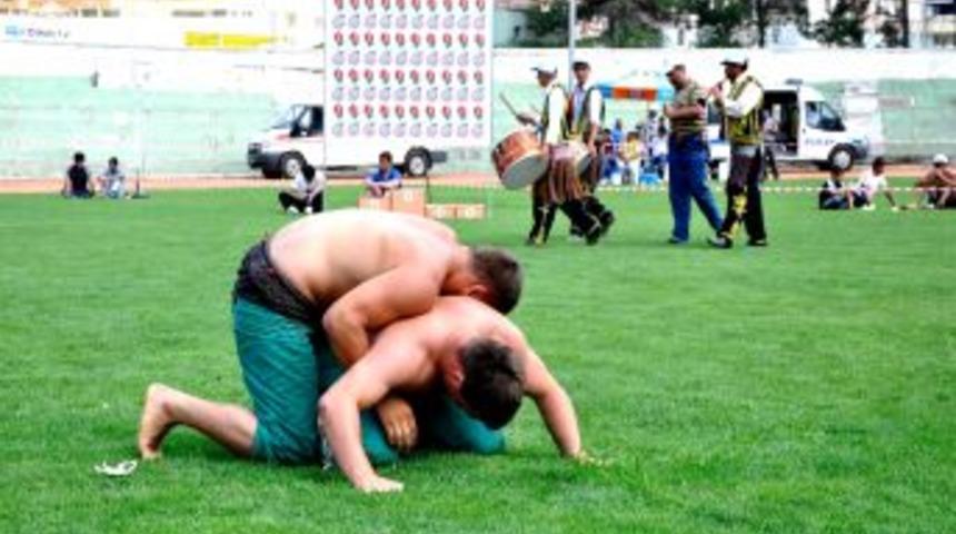Amasya&rsquo;da Geleneksel Karakucak G&uuml;reşleri Başladı