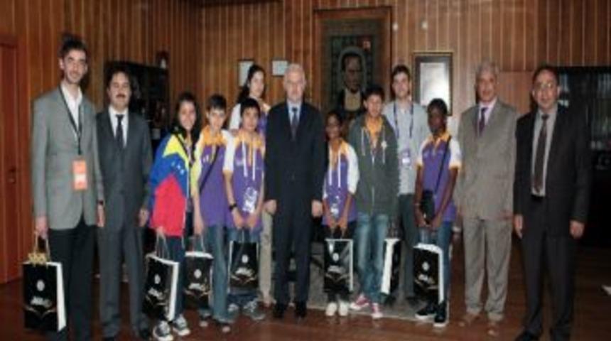 10. Uluslararası T&uuml;rk&ccedil;e Olimpiyatları &Ouml;ğrencileri Rekt&ouml;r Ko&ccedil;ak&rsquo;ı Ziyaret Etti