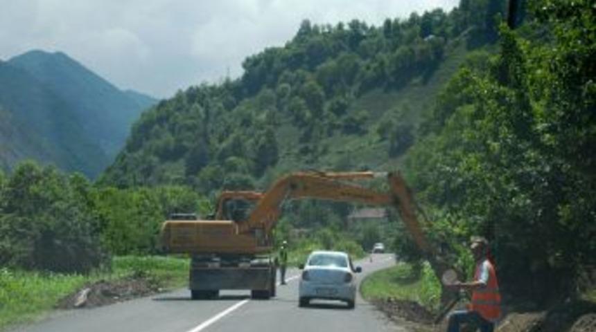 Kep&ccedil;e Altından Trafik Aktı