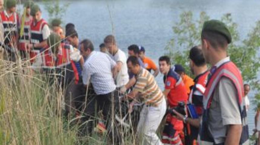 &Ccedil;orum&rsquo;da Kamyonet G&ouml;lete U&ccedil;tu: 2&rsquo;si &Ccedil;ocuk 4 Kişi Boğuldu