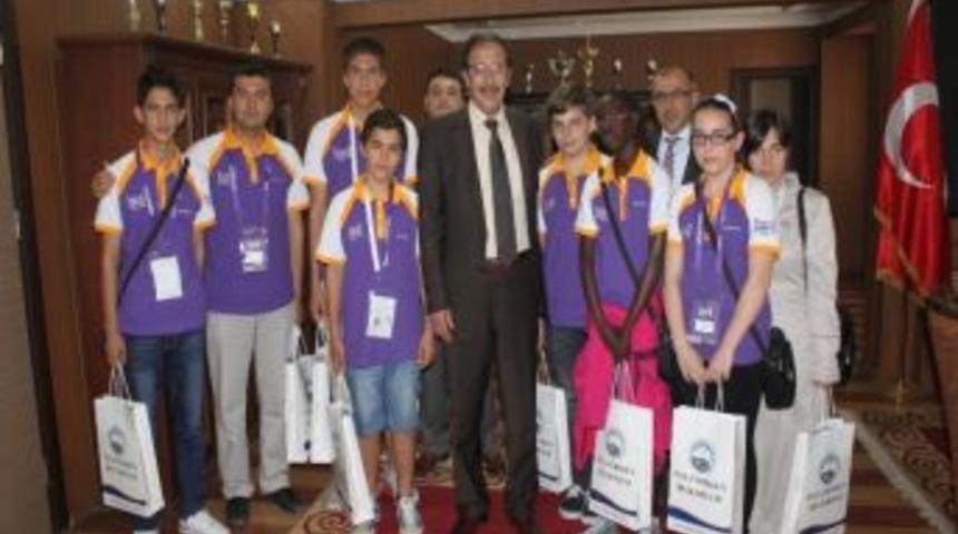 T&uuml;rk&ccedil;enin &Ccedil;ocukları Başkan Bulutlar'ı Ziyaret Etti