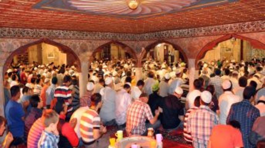 Selimiye Mira&ccedil;&rsquo;ta M&uuml;minlerle Doldu Taştı