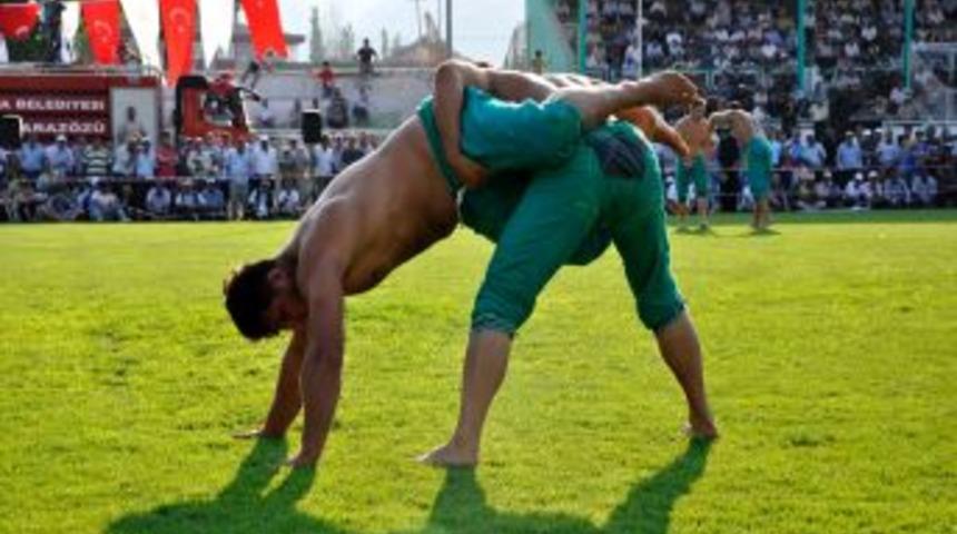 İ&ccedil;işleri Bakanı Şahin, 'Amasya Karakucak G&uuml;reşleri'ni Izledi