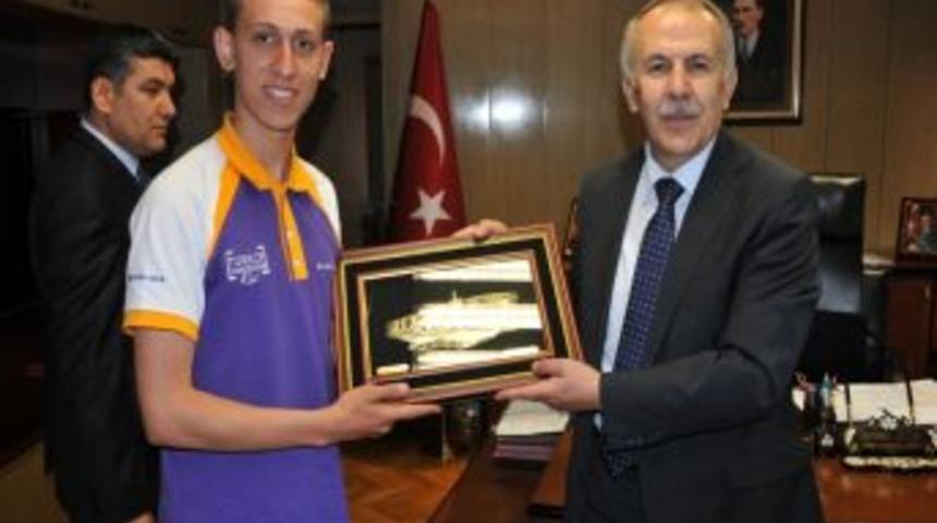 T&uuml;rk&ccedil;enin Temsilcilerine Gaziantep'te B&uuml;y&uuml;k Ilgi