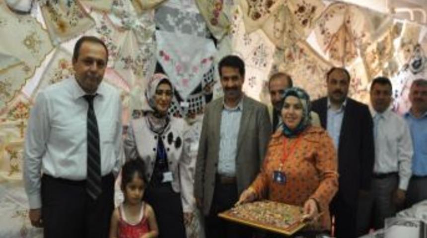 Dilovası'nda Kursiyerler H&uuml;nerleriyle B&uuml;y&uuml;ledi