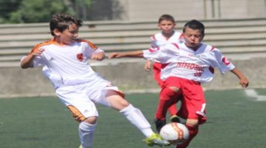 Medical Park Mini Minikler Futbol Yaz Şenliği Başladı