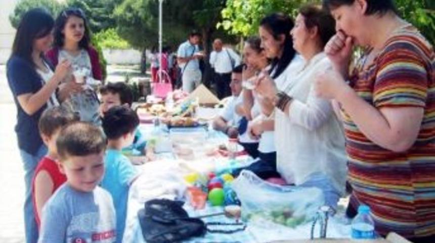 Burhaniyeli Gen&ccedil;ler Sokak K&ouml;peklerine Sahip &Ccedil;ıktı