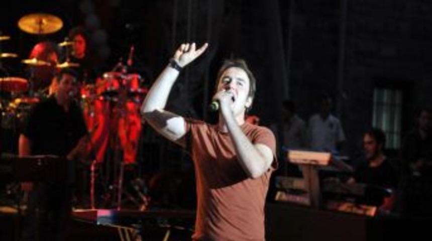 Mamak Belediyesi, &Uuml;niversite Adaylarına Mustafa Ceceli Konseri Ile Moral Verdi