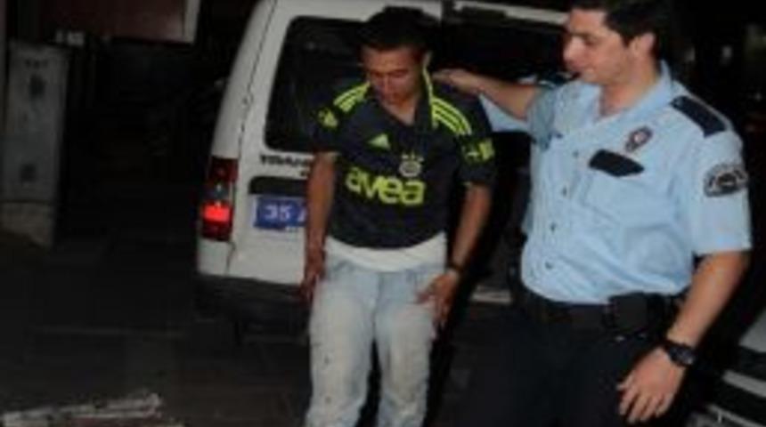 Evinde Hırsızla Karşılaştı