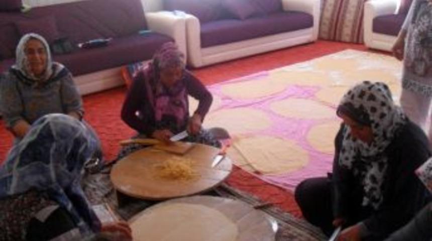 Depremzede Kadınlar Artık Muhta&ccedil;lar İ&ccedil;in &Ccedil;alışıyor