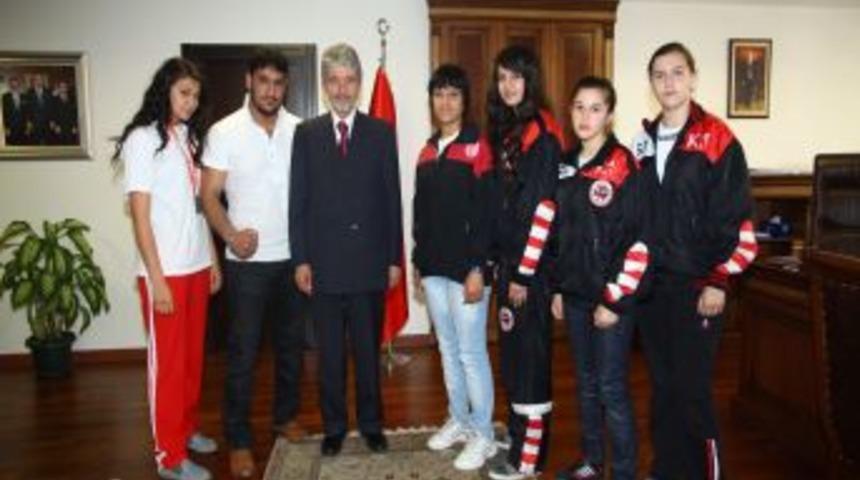 Başkan Tuna Şampiyon Sporcuları Ağırladı