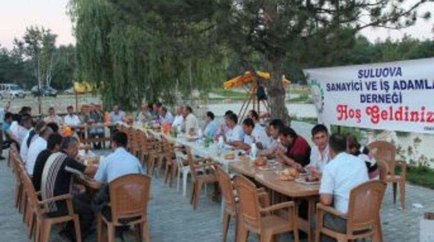 SUSİAD, &Uuml;yelerini Gece Pikniğinde Buluşturdu