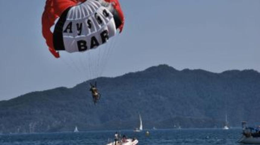 Sıcaktan Bunalan Turistler Su Sporlarına Y&ouml;neldi