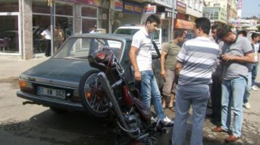 Motosiklet Otomobille &Ccedil;arpıştı: 2 Yaralı