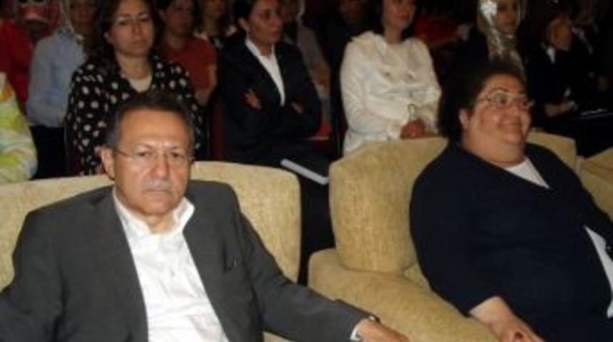 Ak Partili K&uuml;rt Kadından Anlamlı &Ccedil;ağrı