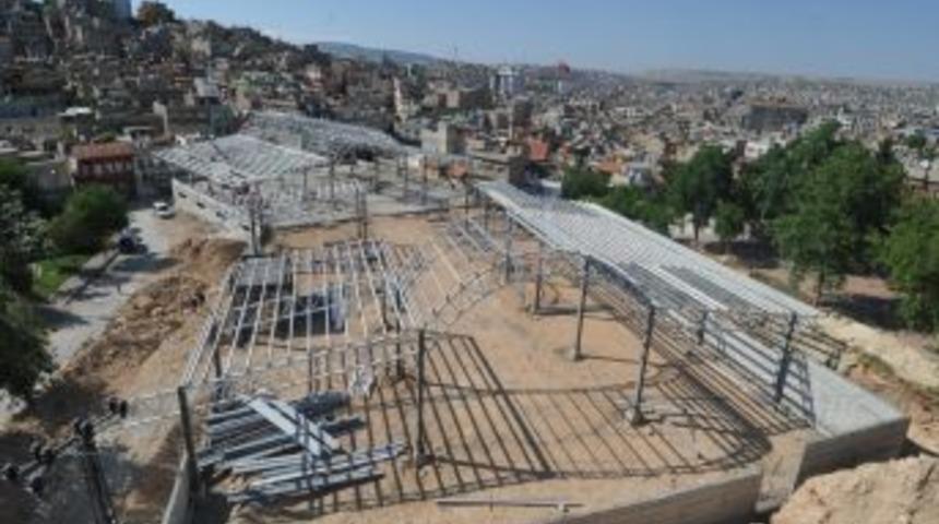 Risk Altındaki Evler Yıkıldı, Yerine Yapılan Pazar Alanı Hızla Tamamlanıyor