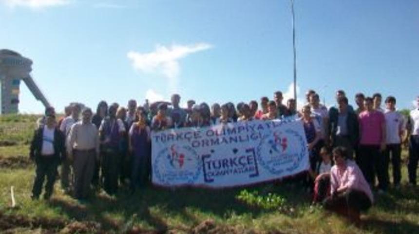 T&uuml;rk&ccedil;e Olimpiyatlarına Katılan &Ccedil;ocuklar Ağa&ccedil; Dikti