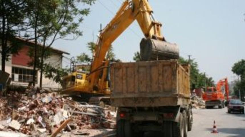 Sakarya&rsquo;da Bir Deprem Sembol&uuml; Daha Yok Oldu