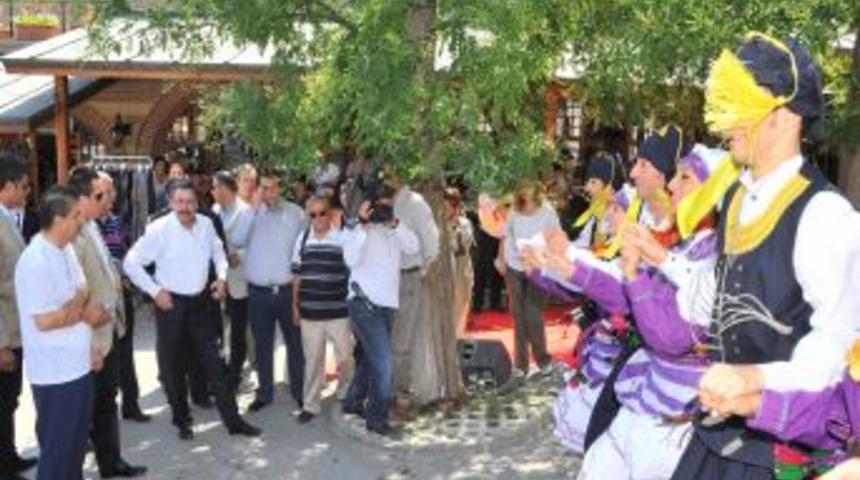 Ankara Kalesi'nde 66 Ressam 666 Eserini Sergiliyor