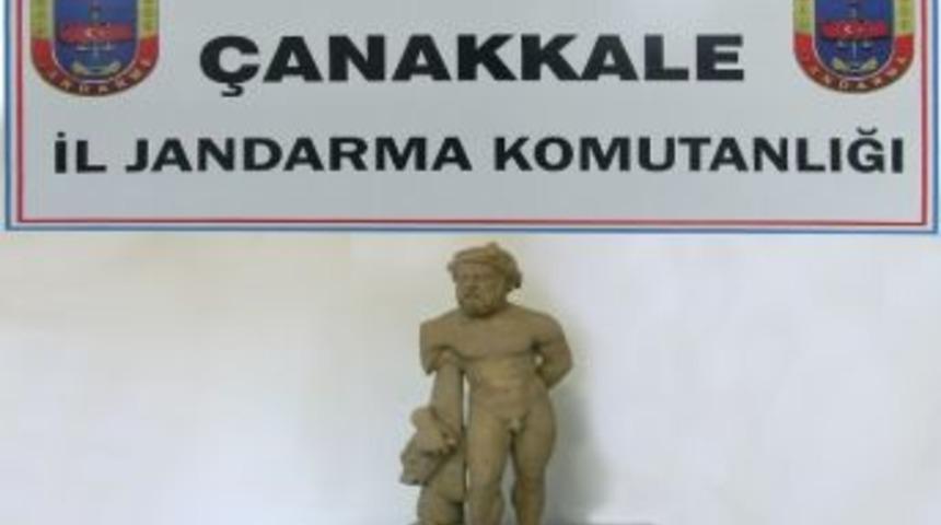 Tarihi Heykeli Jandarmaya Satacaklardı