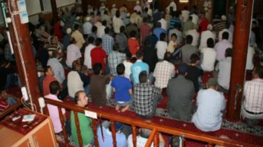 Devrekliler Mira&ccedil; Kandilini Huşu İ&ccedil;erisinde İdrak Etti