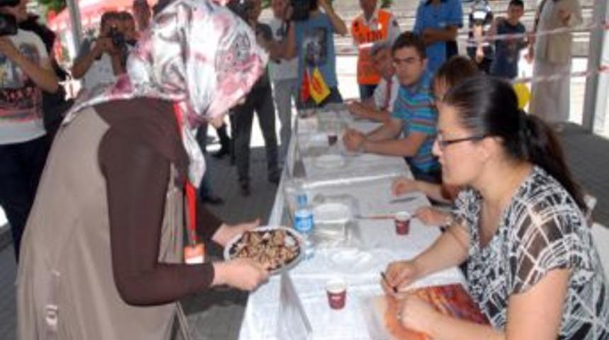 Kayserili Kadınlar Yemekteki H&uuml;nerlerini Sergiledi