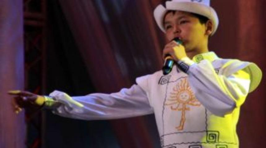 Mersin&rsquo;de T&uuml;rk&ccedil;enin &Ccedil;ocuklarına Olan Sevgi Stada Sığmadı