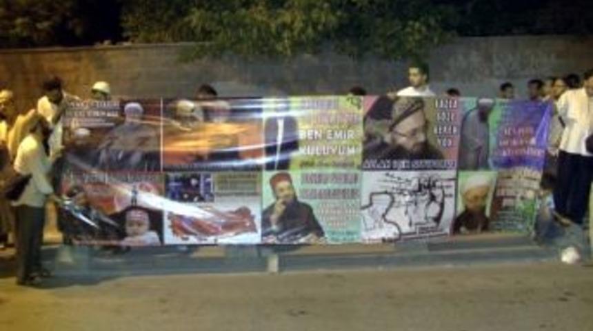 'C&uuml;bbeli Ahmet Hoca' Annesinin Vefat Ettiği Hastaneye Geldi