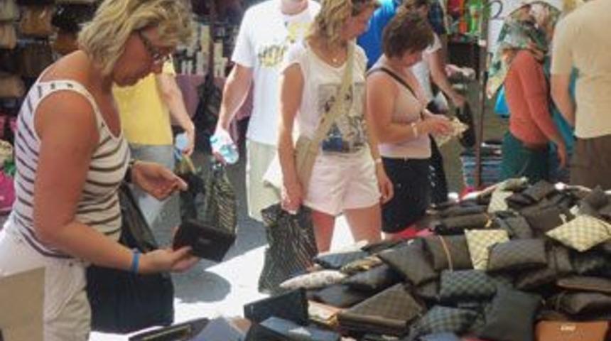 Pazartesi Pazarı&rsquo;na turist akını