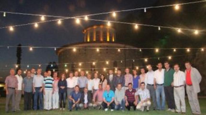 Kt&uuml; Rekt&ouml;rl&uuml;k Se&ccedil;imine Doğru