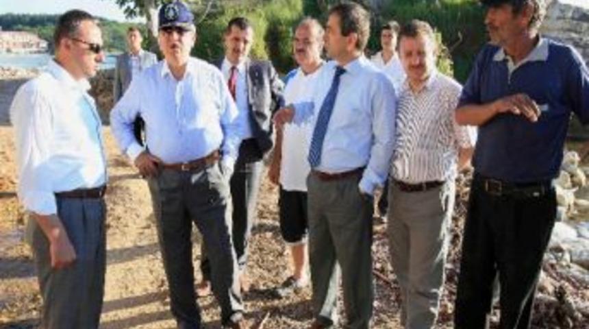 Başkan Kerpe'yi Elleriyle Temizledi