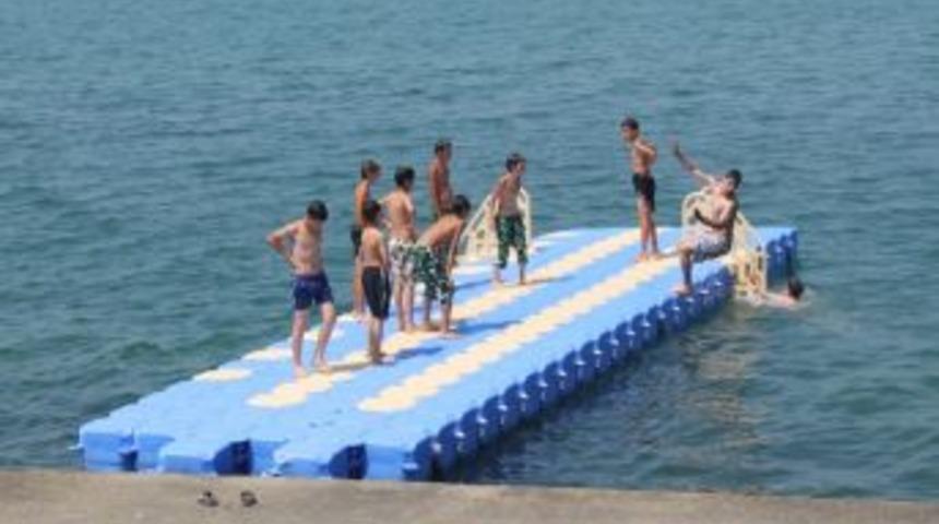 Beylikd&uuml;z&uuml;&rsquo;nde Yaz Eğlencesi Y&uuml;zen İskeleler