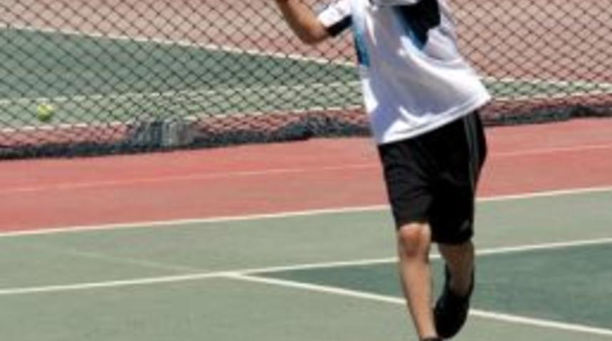 Şenlik Havasında Tenis Turnuvası