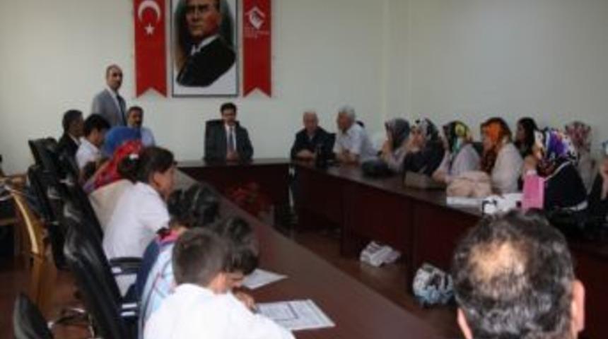 Başarılı &Ouml;ğrenciler &Ouml;d&uuml;llendirildi