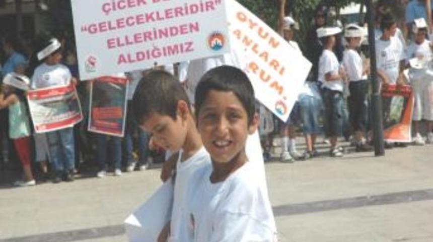 &Ccedil;ocuk İş&ccedil;iliği İle M&uuml;cadele G&uuml;n&uuml;