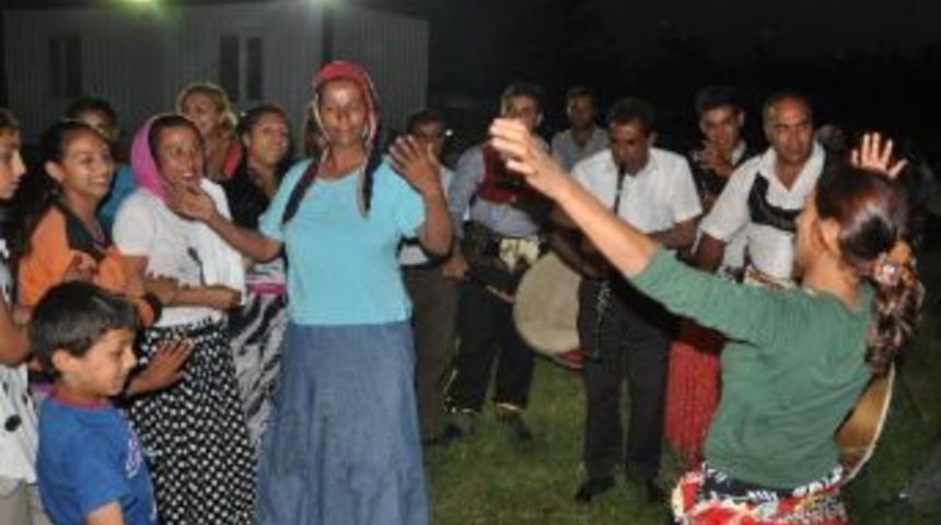 Roman Vatandaşlar Bolu Belediye Başkanını Bağrına Bastı