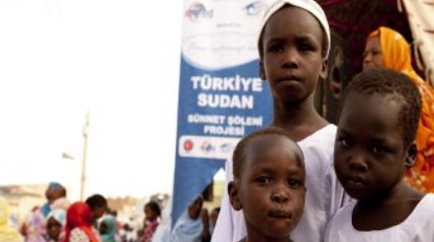 T&uuml;rk Doktorlar Sudan'da 6 Bin &Ccedil;ocuğu S&uuml;nnet Etti