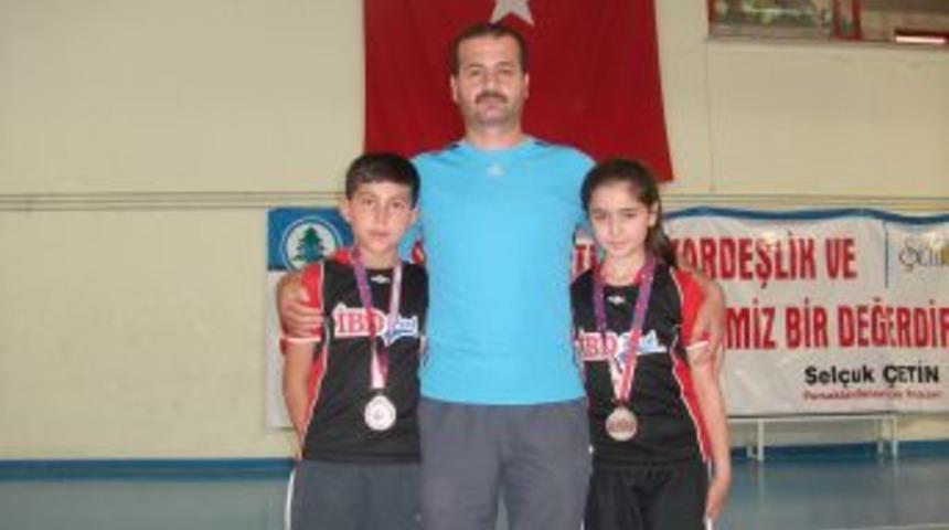 Osmancık Badmintonda T&uuml;rkiye &Uuml;&ccedil;&uuml;nc&uuml;s&uuml; Oldu
