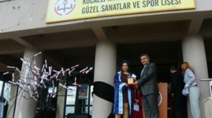 Hayrettin G&uuml;rsoy son mezunlarını verdi