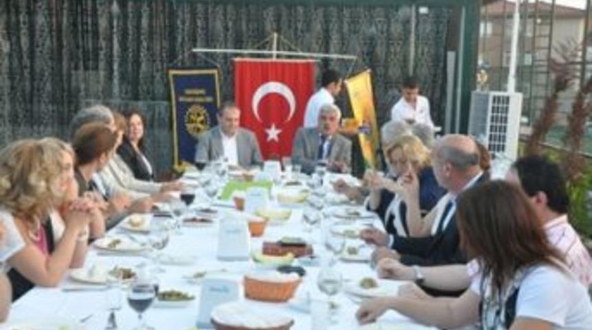 Sivil topluma destek veriyoruz