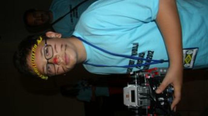 &Uuml;st&uuml;n Yetenekli &Ccedil;ocuklar Robot Yarışmasında Buluştu