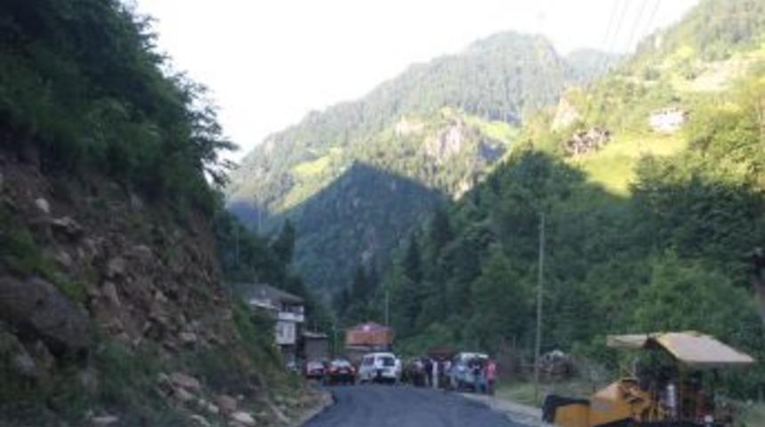 Santa Harabeleri Yolu Asfaltlanıyor