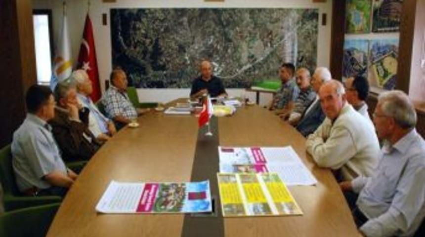 Gediz Belediye Başkanı Saraoğlu İl&ccedil;eye Yeni Katılan Hacıbaba Mahallesini Muhtarlara Tanıttı