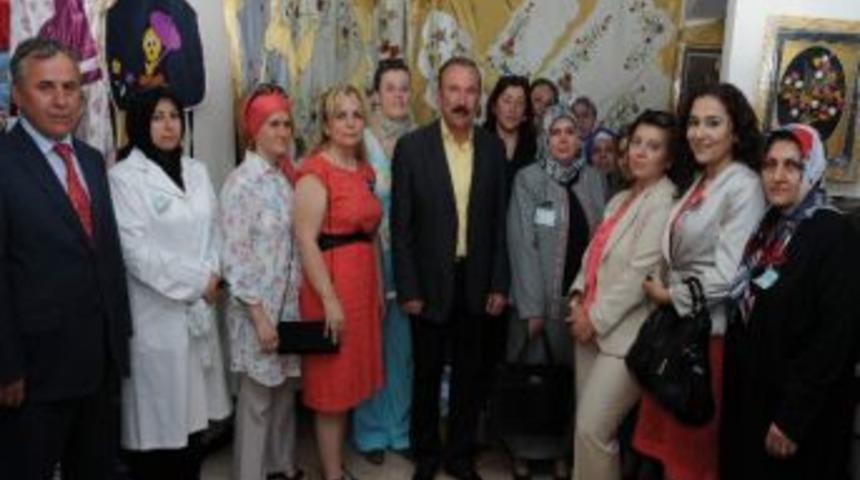 Bir G&uuml;nde &Uuml;&ccedil; Sergi Birden A&ccedil;ıldı