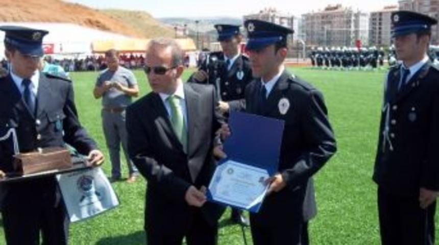 Kırıkkale Polis Meslek Y&uuml;ksek Okulunda 383 &Ouml;ğrenci Mezuniyet Sevinci Yaşadı