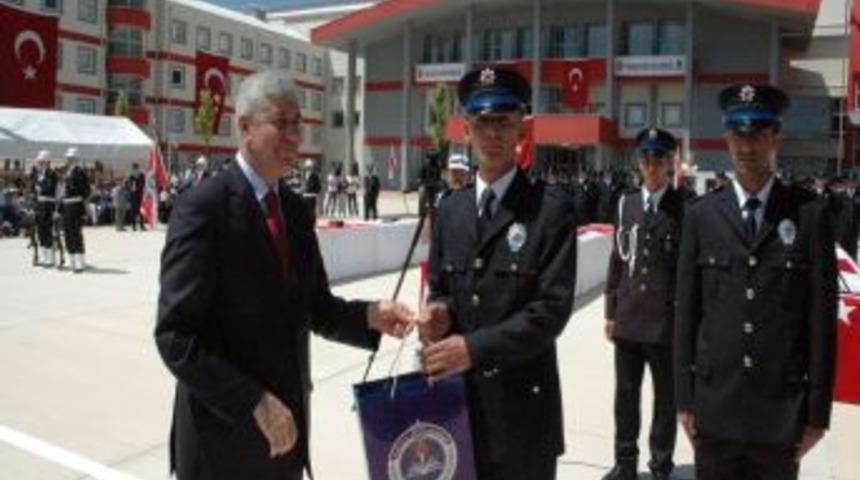 Kırşehir Polis Meslek Y&uuml;ksekokulu Ilk Mezunlarını Verdi